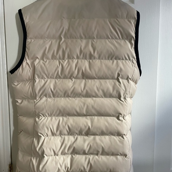 Burberry Vest (Large) - Picture 3 of 12